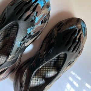 Yeezy Foam Runner MX Cinder size 5